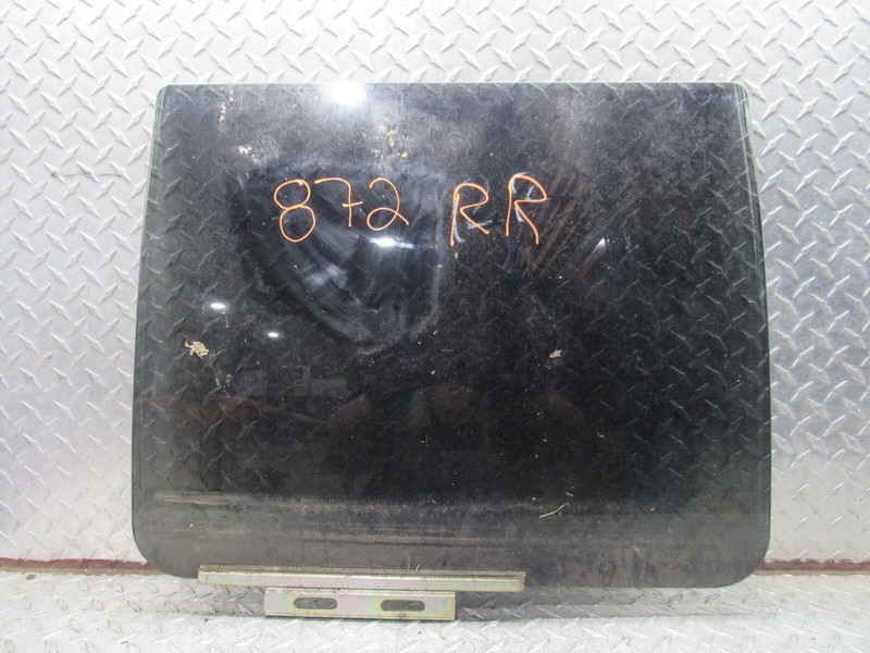 97 - 04 MONTERO SPORT RIGHT PASSENGER REAR DOOR WINDOW GLASS W/PRIVACY TINT