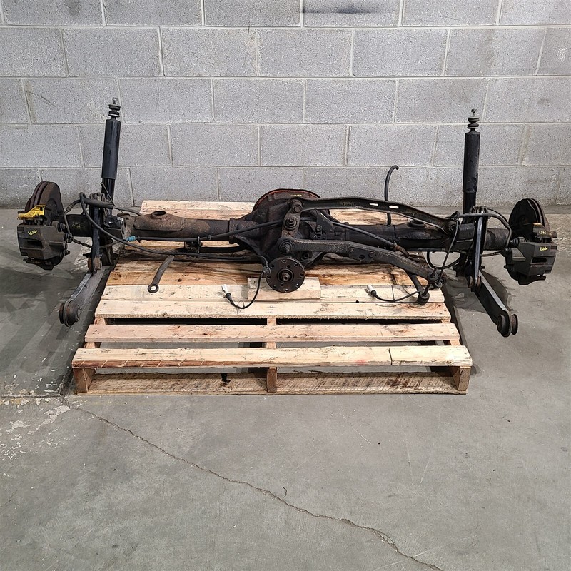 03-04 Mercury Marauder 8.8 Rear Differential Axle Assembly 3.55 Ratio Aa7489