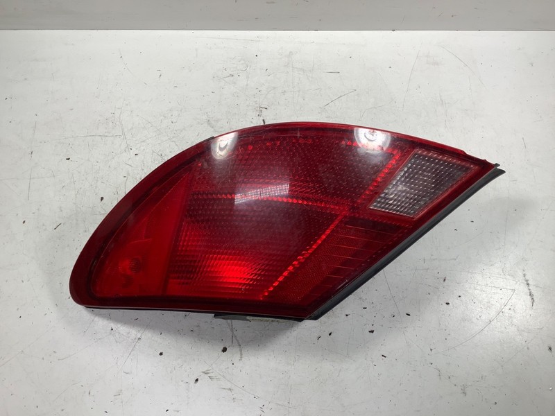 97-99 Acura CL Right Tail Light (Crack on the bottom) OEM