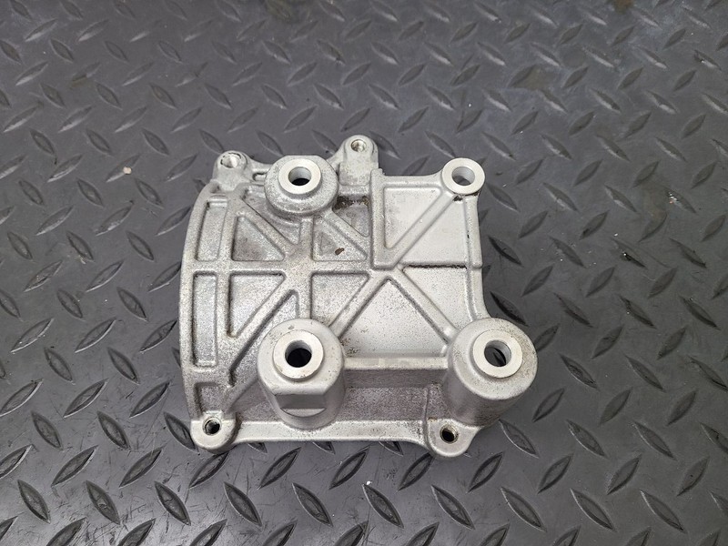 06-08 Suzuki Grand Vitara 2.7L A/C AC Compressor Bracket OEM 95111-64J20
