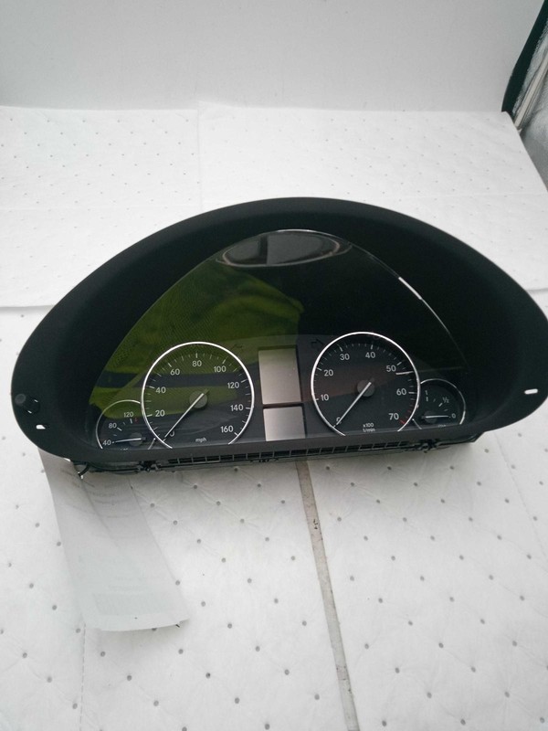 2007 MERCEDES C-CLASS Speedometer Gauge OEM Black 139K Miles NJ25-28205-717607
