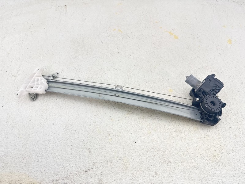 2019-2024 SUBARU FORESTER FRONT RIGHT SIDE DOOR WINDOW REGULATOR W/ MOTOR OEM