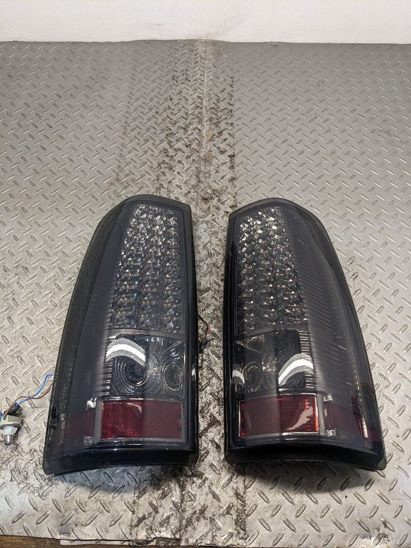 2003-2006 SIERRA LED TAILLIGHTS AFTERMARKET PAIR RH LH OEM1188191