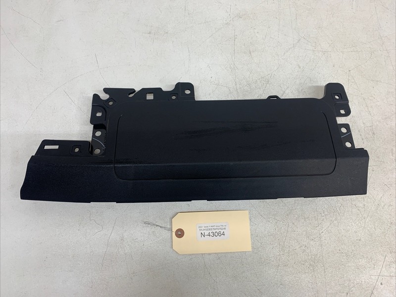 17-23 Tesla Model 3/Y Front right lower dash knee cover 1083350-00-E 43064 U15