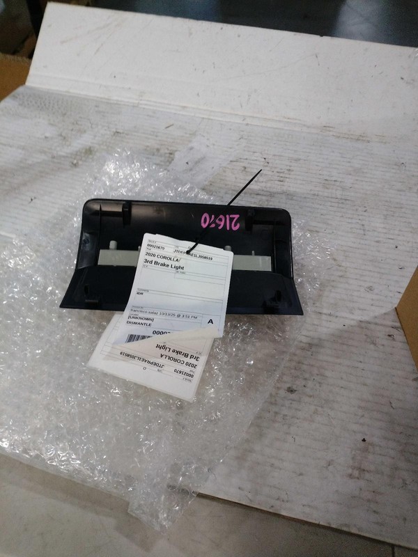 2020 Toyota Corolla Blue Center High Mount Stop Light Assembly Used 6056763