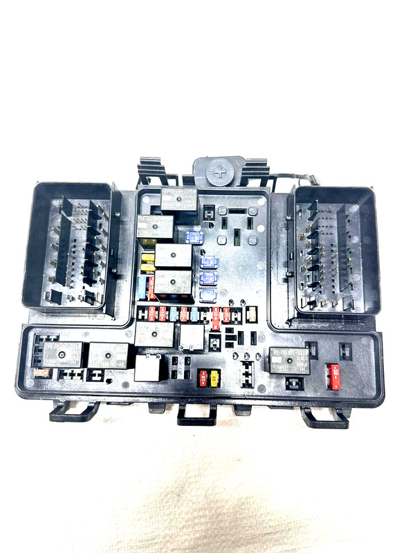 2017 Fusion 2.5L Engine Fusebox Relay Module Part# HG9T14D068AD