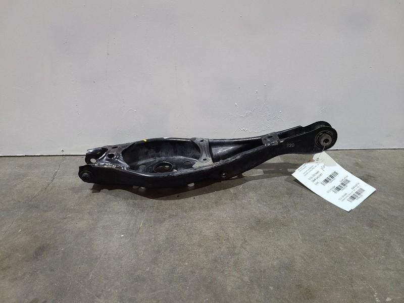 Passenger Lower Control Arm Rear Spring Seat Hatchback Fits 22-25 CIVIC 587987