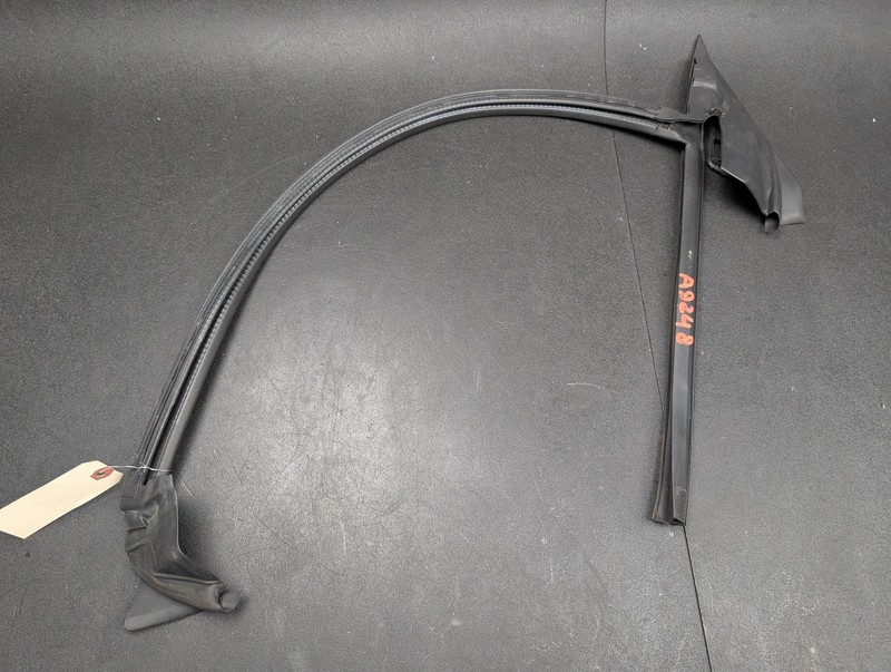 Front Left Door Window Belt Weatherstrip 2019 Audi A7 4K8837479C 2020 2021 -2024