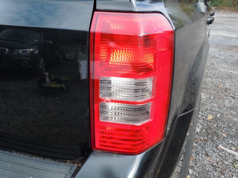 2008-2017 Jeep Patriot Tail Light Lamp Passenger Right RH OEM