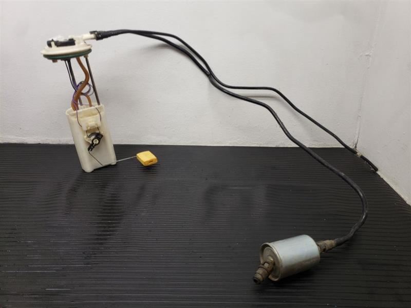2000 02-03 Chevrolet Tahoe 5.3L Fuel Gas Pump Assembly OEM 15205627