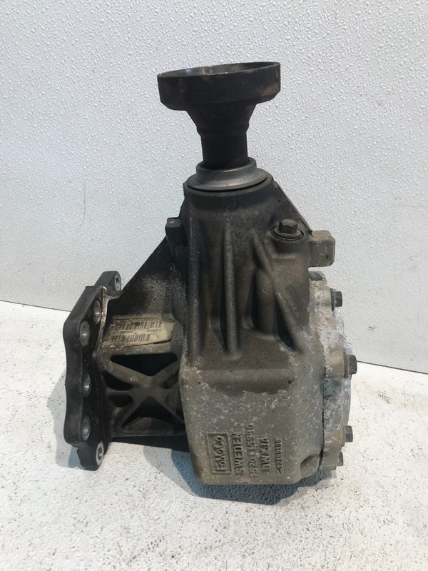 07-11 Volvo 80 / 08-11 V70 XC70 C70 / 09-11 XC60 S60 AWD Transfer Case P31256301