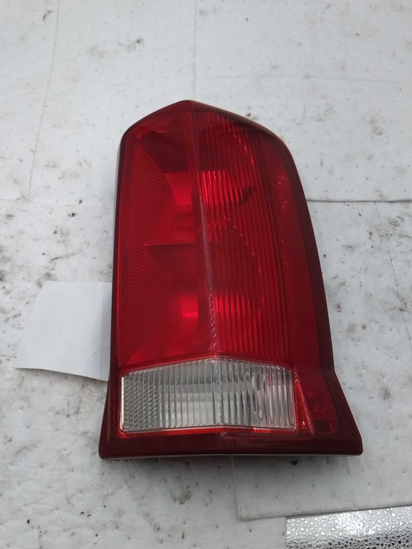2002-2006 Cadillac Escalade Right Tail Light Assembly Green OEM Used NJ25-22794