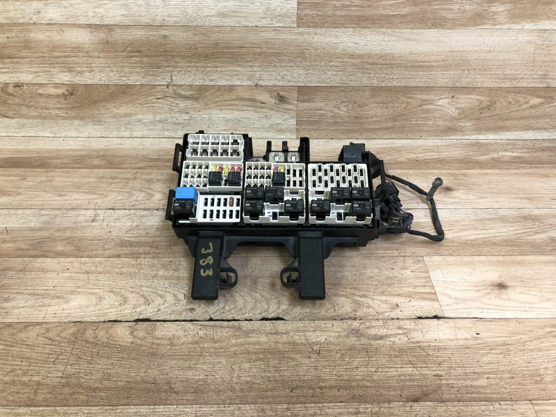FORD MUSTANG GT OEM FRONT ENGINE BAY MODULE BCM SAM FUSE BOX FUSES BLOCK 15-18 2