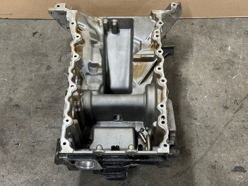 2017-2020 JAGUAR F-PACE ENGINE OIL PAN 3.0L SUPERCHARGED AWD OEM LOT668