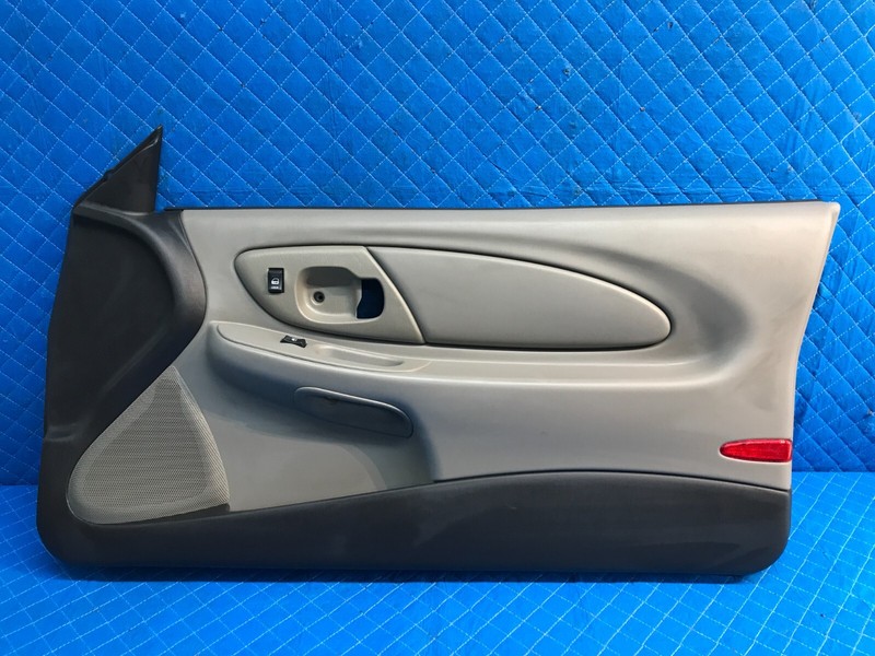 01 02 03 04 05 CHEVY MONTE CARLO Front Right Passenger Door Trim Panel OEM Gray
