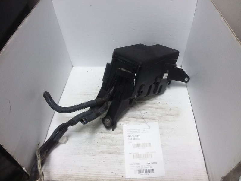 Passenger Fuse Box Engine 2GRFE Engine 6 Cylinder Fits 08-12 RAV4 82662-42300