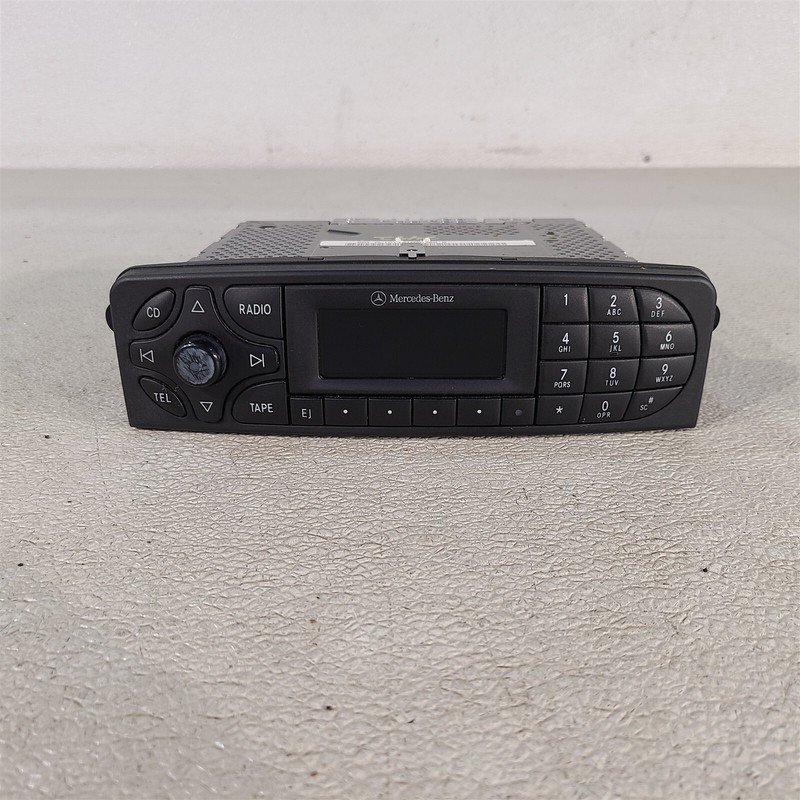 01-04 Mercedes FM AM Audio Radio Player 2038202486 CLK 500 AMG Aa7492