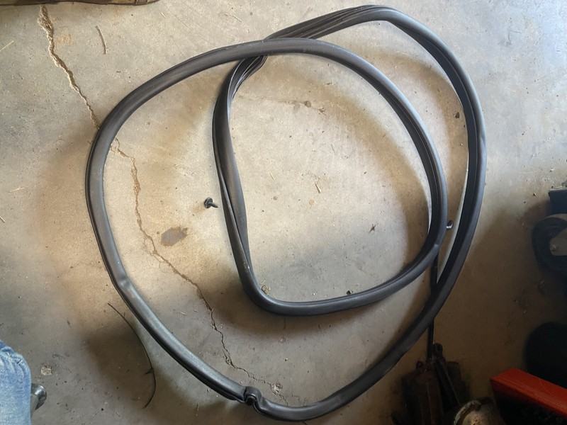 2019 KIA SORENTO L RIGHT REAR DOOR SEAL OEM