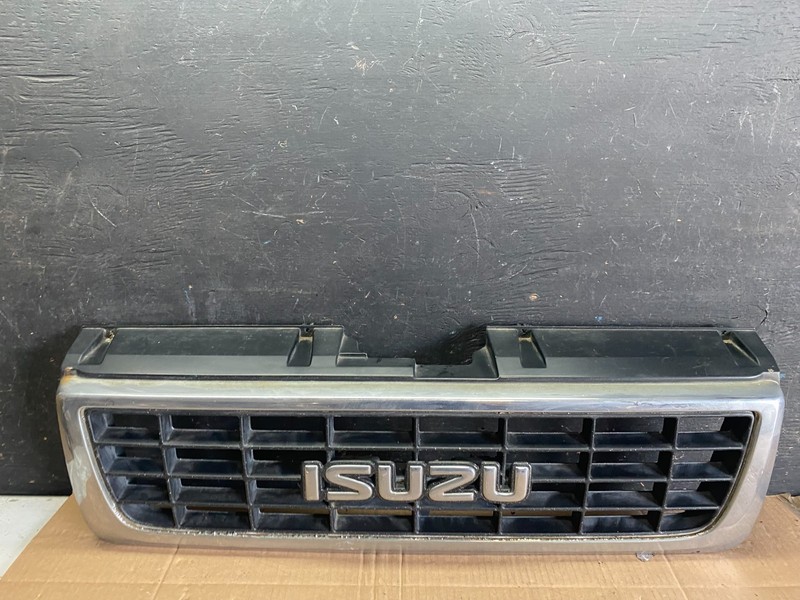 1996 Isuzu Bighorn Front Grille Grill Q0529 PS