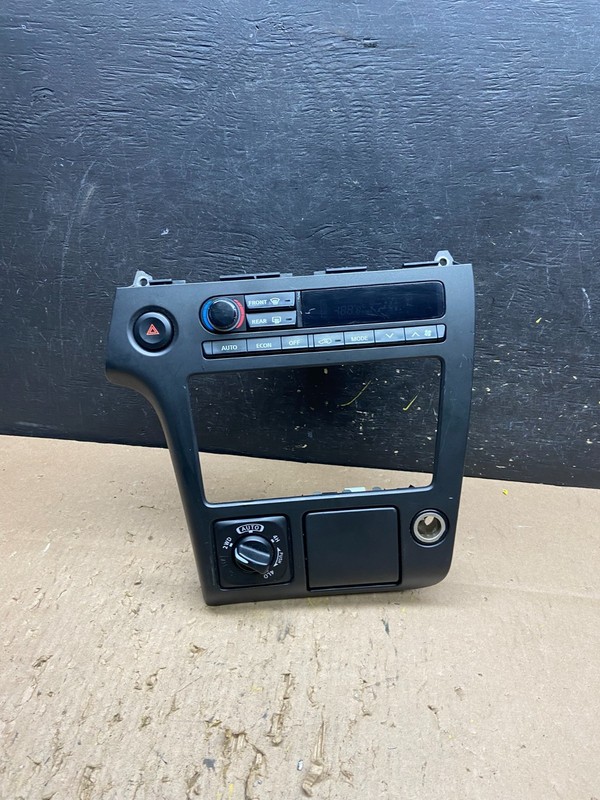 2003-2004 Nissan Pathfinder Radio A/C Heat Temperature Climate Control t6448 DG