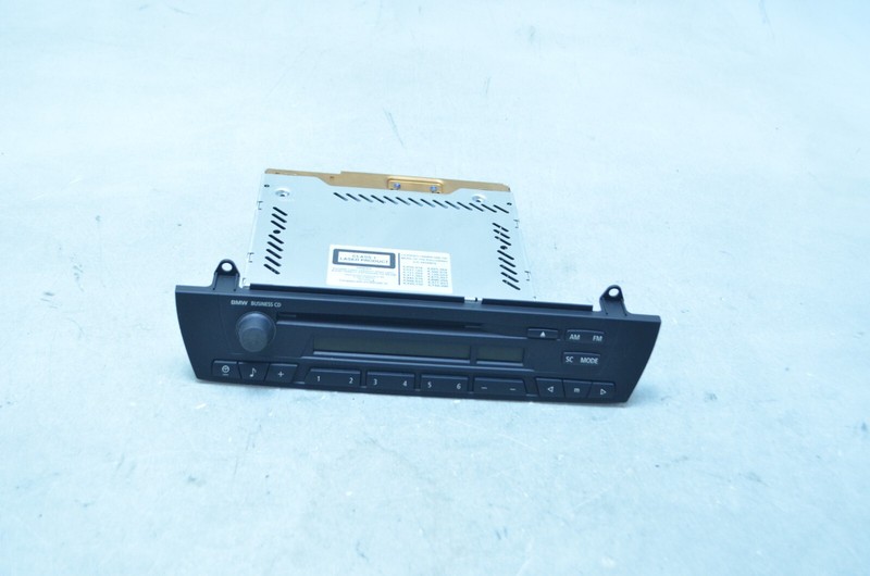 04-10 BMW E83 X3 AM FM CAR RADIO RECEIVER CD PLAYER OEM
