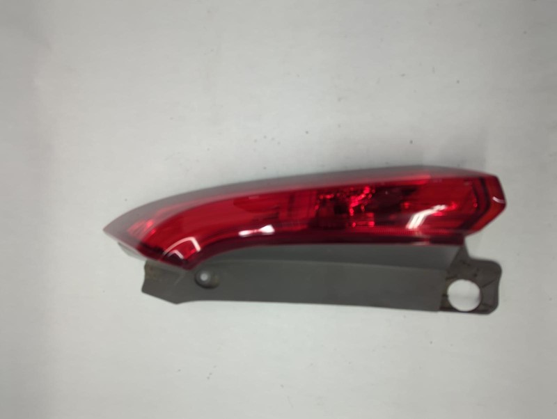 2014 HONDA CR-V Right passenger Taillight (upper) OEM 12 13 14