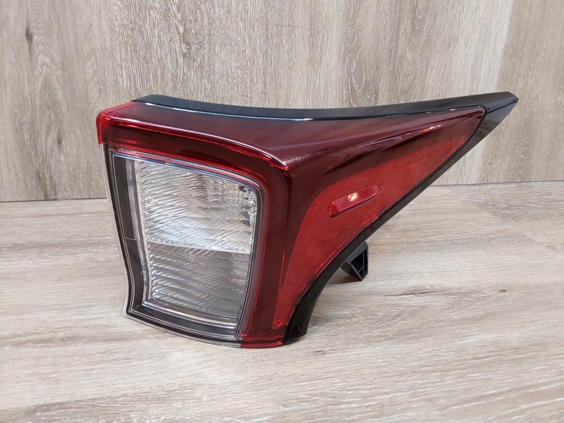 2019-20 TOYOTA PRIUS RH TAIL LIGHT ASSY OEM 81560-47461