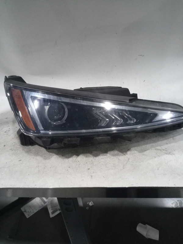 2020 Hyundai Elantra Right Headlight Assembly Black 675556 FWD 63000 Mi