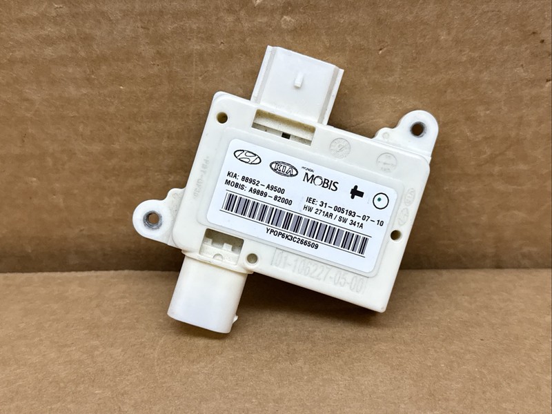 2015-2016 KIA SEDONA PASSENGER SEAT OCCUPANT DETECTION SENSOR MODULE 88952-A9500