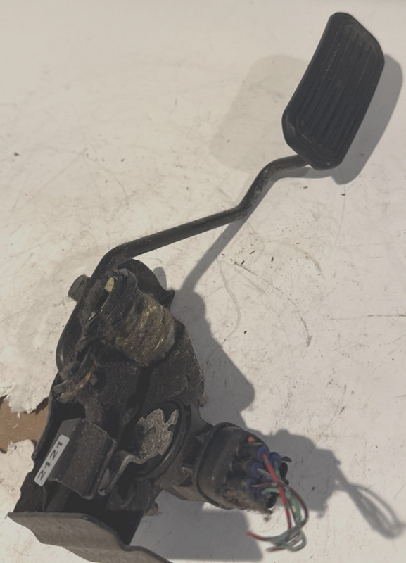 2002-2006 Toyota Camry 2.4L A/T Gas Pedal Assembly Accelerator 78010-33010 OEM