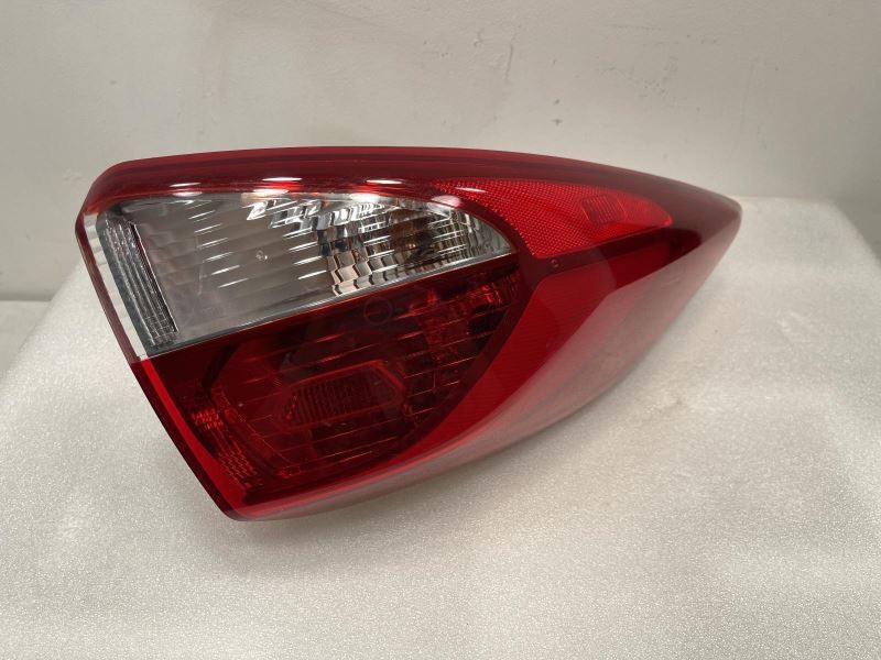 16-18 HYUNDAI TUCSON LEFT TAILLIGHT QUARTER MOUNTED 2.0L AT AWD 116K -SE- 45570