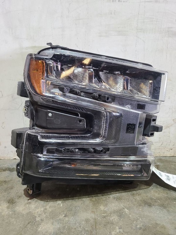 Passenger Headlight Classic Style Fits 19-22 SILVERADO 1500 PICKUP 579463