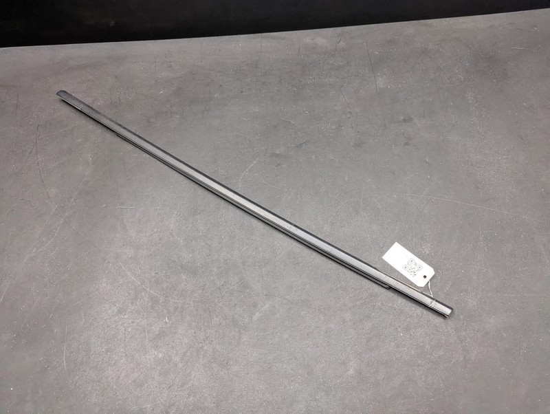 Front Left Door Window Belt Molding 2020 Jeep Compass 68242115AA 2017 2018 -2022