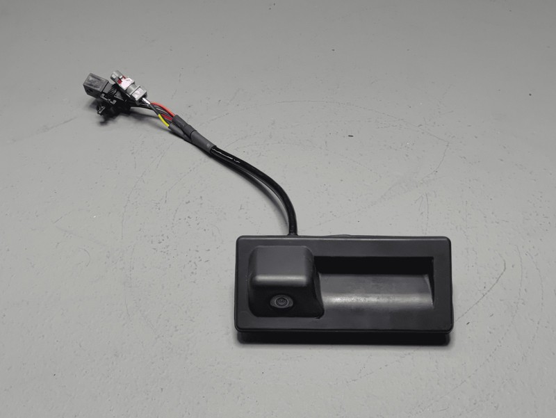 2020-2023 VOLKSWAGEN ATLAS REAR TAILGATE LIFTGATE HANDLE W/ CAMERA OEM