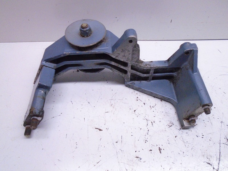 S4 Yamaha Sterndrive Upper Front Mount Bracket 13-2818-00