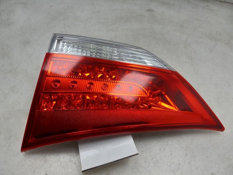 11-14 TOYOTA SIENNA PASSENGER SIDE REAR DECKLID MOUNTED TAIL LIGHT