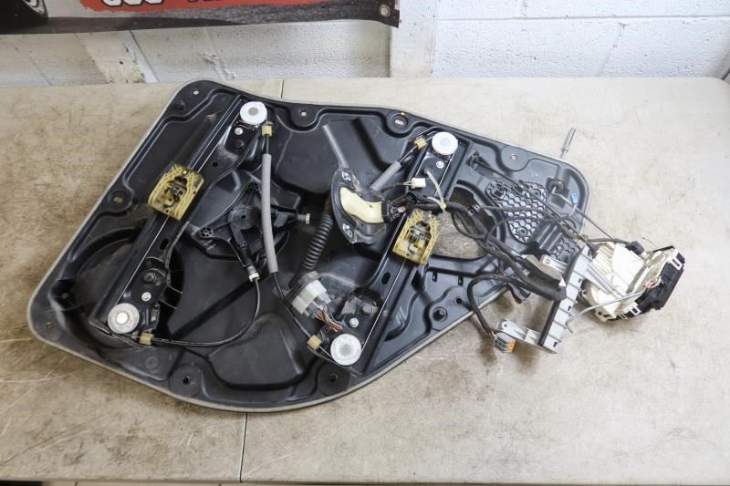 2011-2014 Dodge Durango OEM Rear Passenger Carrier Plate w/ Latch 04589923