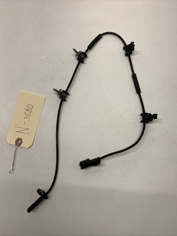 20-23 TESLA MODEL Y LEFT OR RH FRONT ABS WHEEL SPEED SENSOR 1188761-00 3680 B130