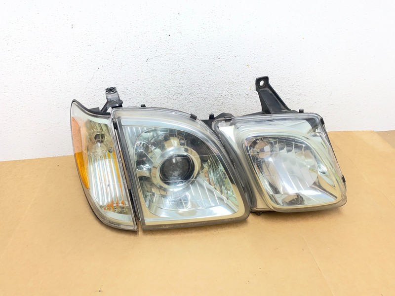 2003 to 2007 Lexus LX470 Right Passenger Side Halogen HeadlightOEM AE2903 DW