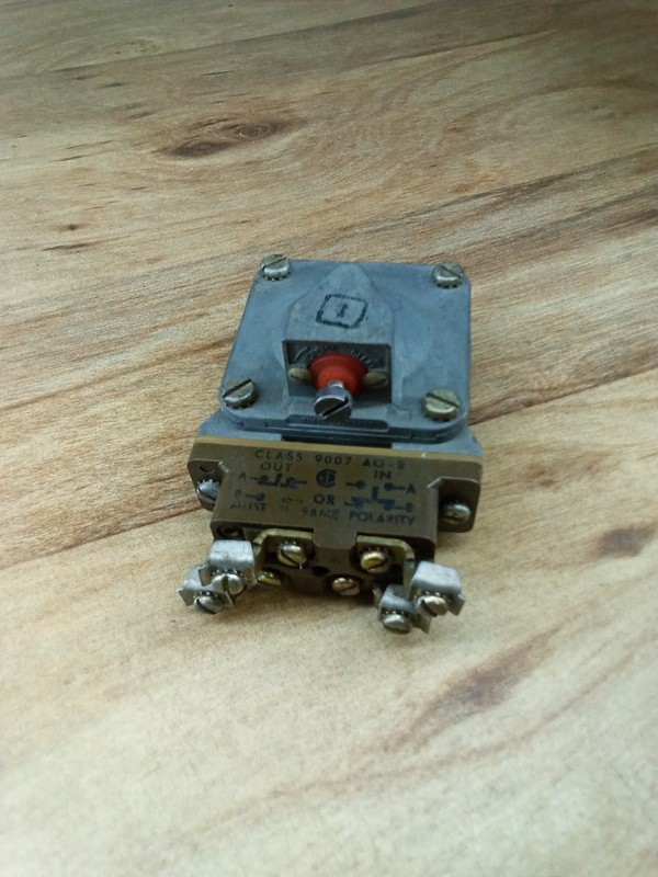 Square D Class 9007 Type AO-2 Control Switch
