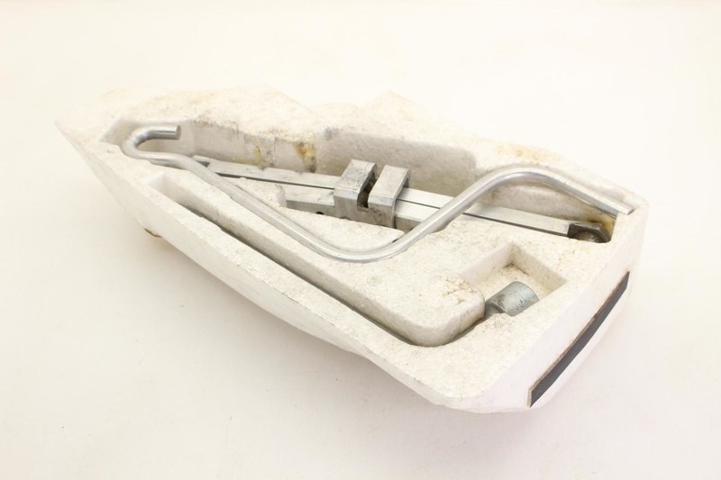 94-96 Nissan 300ZX 2+0 Coupe Jack and Tool Kit