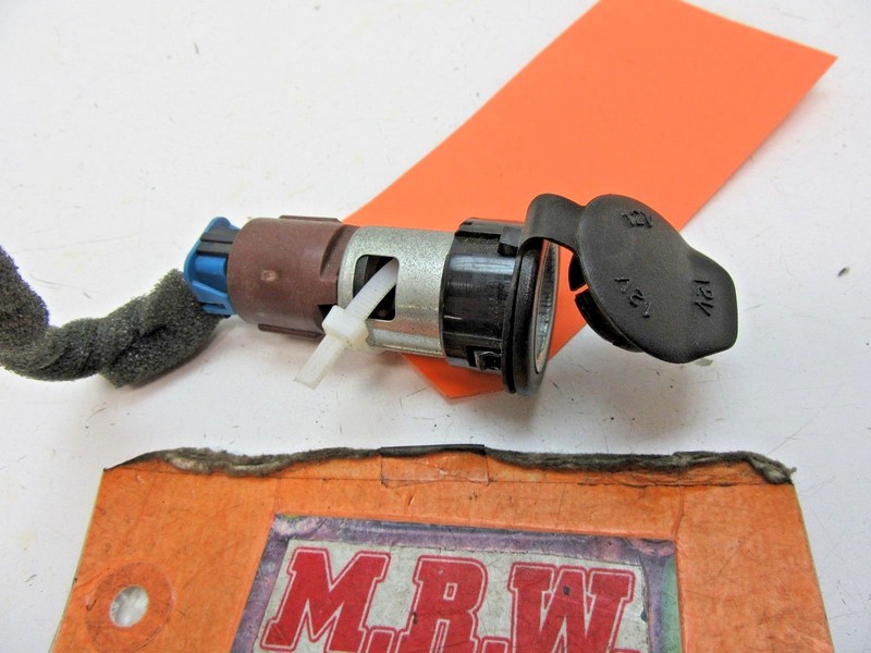 FITS POWER OUTLET PORT WIRE PLUG CONNECTOR LOCATED RIGHT QUARTER PANEL 08-10 VUE