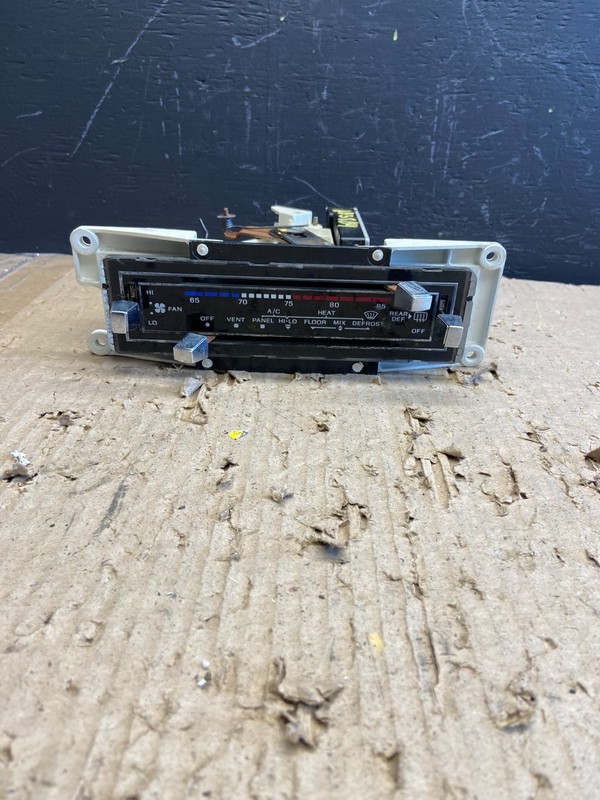 1979 - 1991 Lincoln Town Car Mark VI Climate Control Panel OEM AB5884 DG