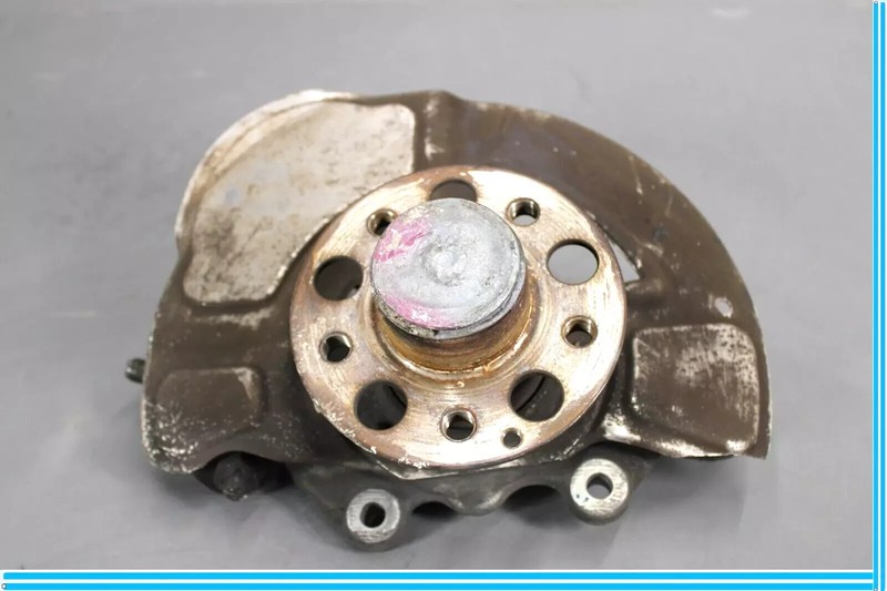 12-18 Mercedes W218 CLS400 CLS550 RWD Front Left Side Spindle Knuckle Hub OEM