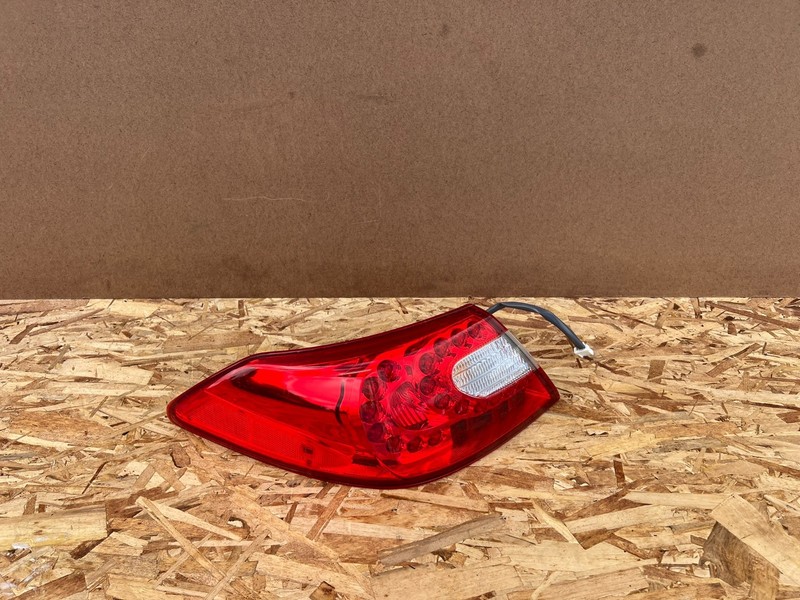 INFINITI M35H M37 M56 Q70 2011-2014 OEM LEFT DRIVER OUTER TAIL LIGHT ASSEMBLY