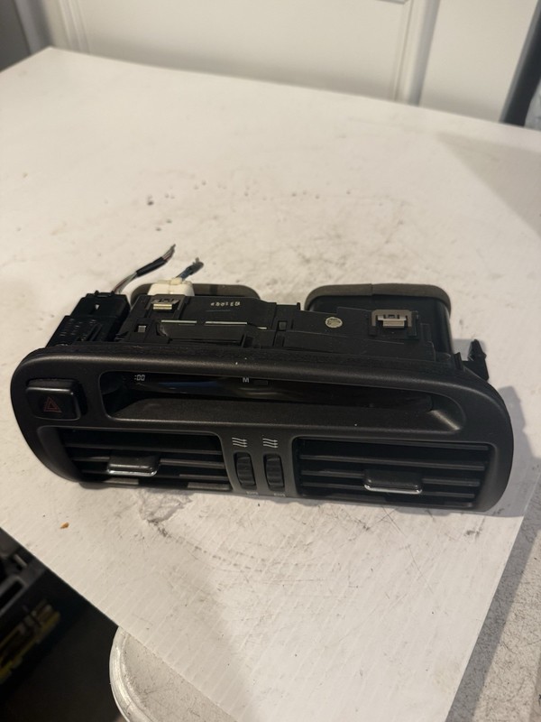 98-05 LEXUS GS300 GS400 CENTER A/C Air Vent Clock Hazard BLACK 55660-30340