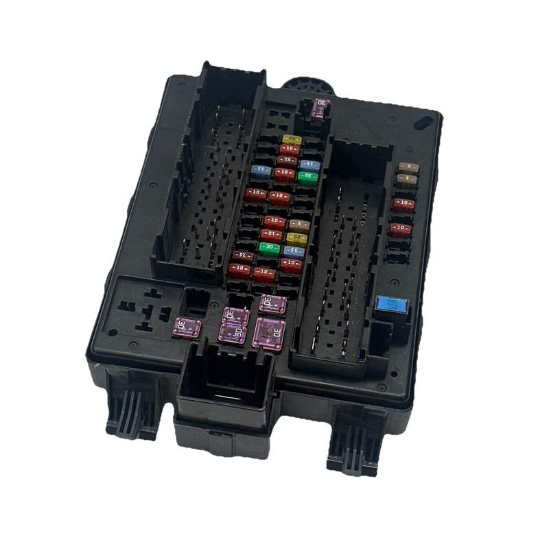 Chevrolet Traverse junction box 2020 cabin fuse relay block box OEM 84604297