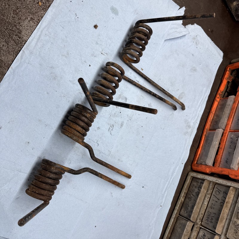 1981 Kawasaki Invader 440 L/C Vintage Snowmobile Rear Suspension Springs