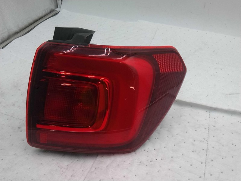 2019 GMC Acadia Right Tail Light Assembly Silver 646338 Used 87K Miles