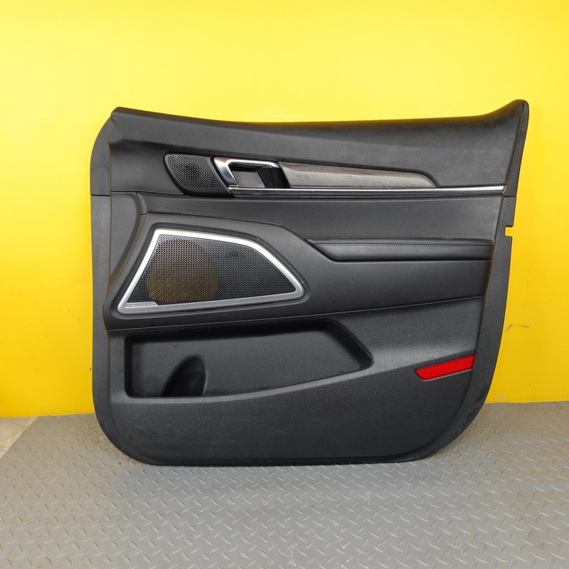 2020-2022 KIA TELLURIDE FRONT RIGHT DOOR TRIM PANEL USED OEM 82302S9070